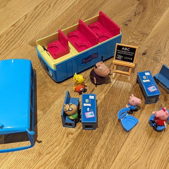SOLD - Peppa Pig school bus - Picture 5 of 6